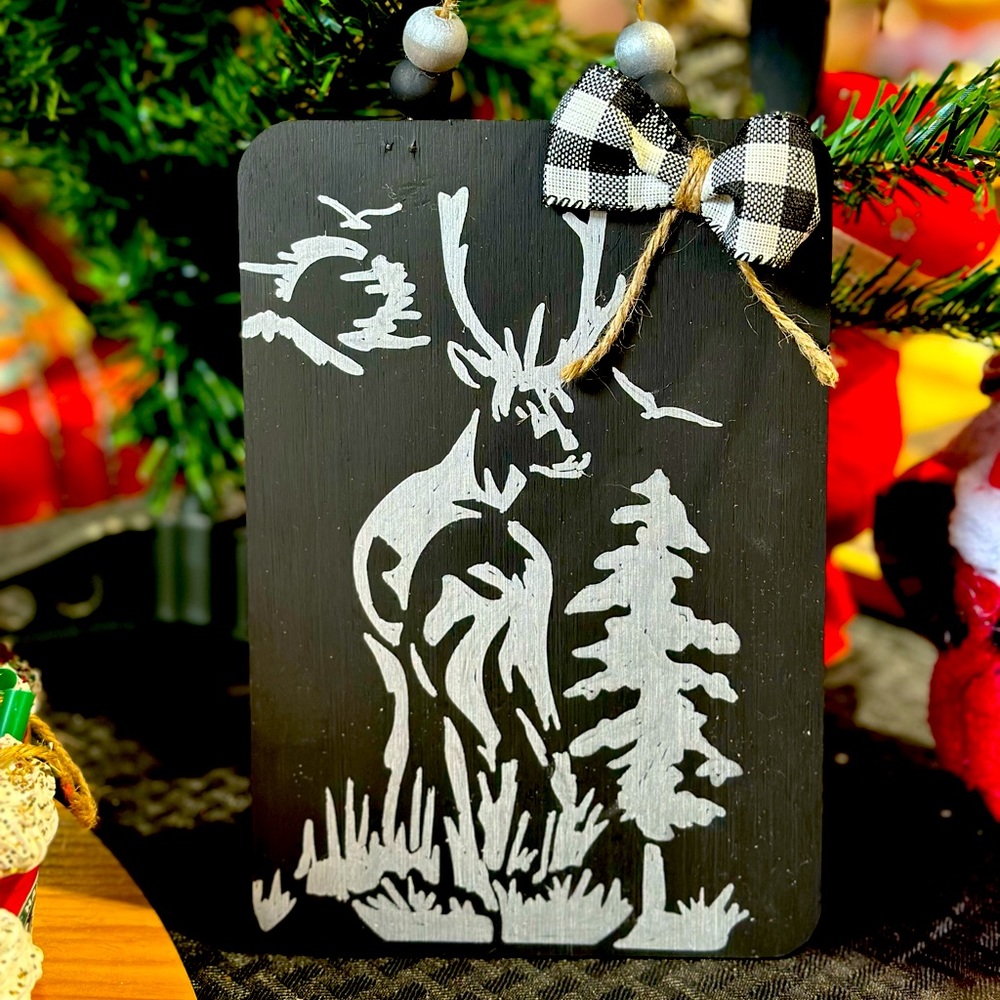 This hand painted wall piece is crafted with 100% bamboo wood.